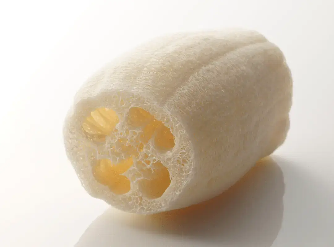 Applying body lotion to damp thighs right after the shower — the 3-minute rule for locking in hydration