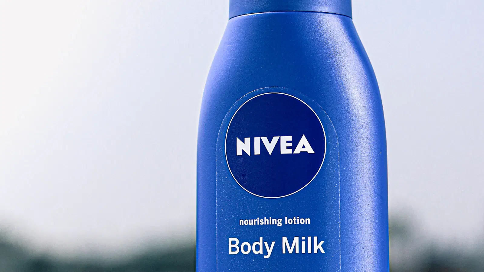 Flat-lay of the seven-step ingrown hair prevention routine — BHA body wash, glycolic toner, fabric mitt, ingrown serum, moisturizer, razor, aftershave lotion