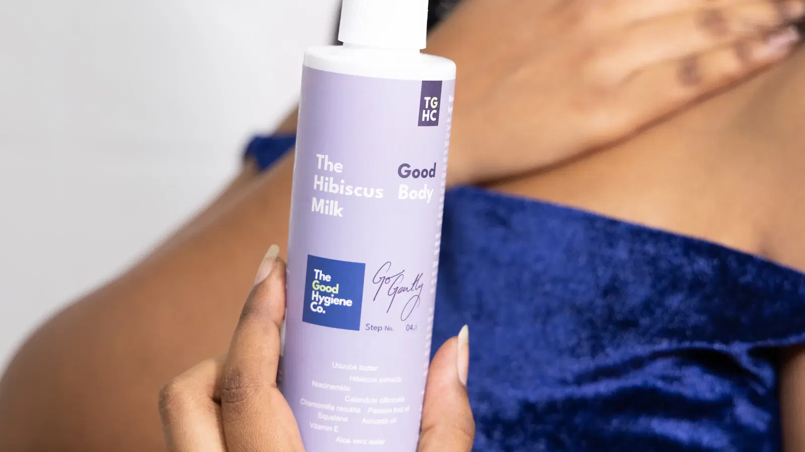 Diagram showing the difference between shaving with the grain versus against the grain — with-grain leaves a clean cut at skin level while against creates a sub-surface angled tip that curls back